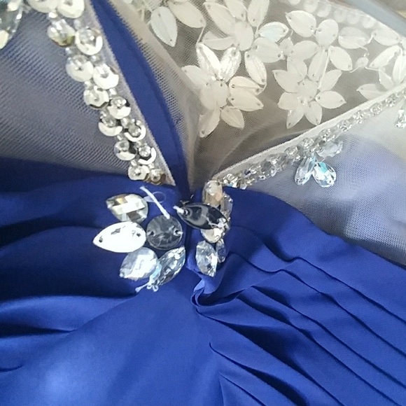 Beautiful Dress - Picture 3 of 3